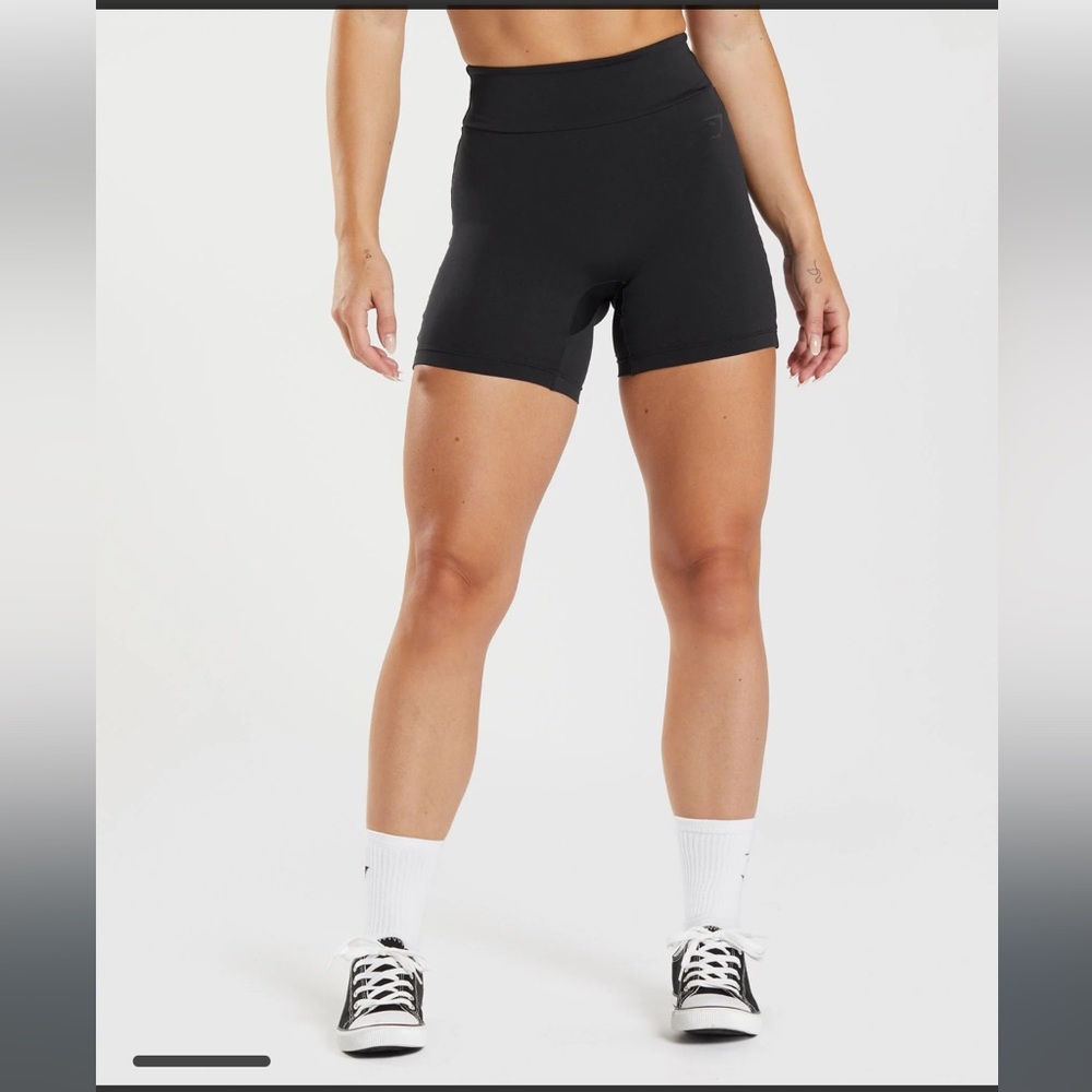 Black gym shark shorts